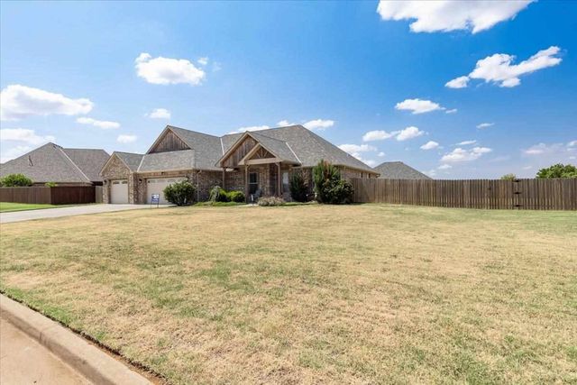 1215 Hummingbird Dr, Cache, OK 73527