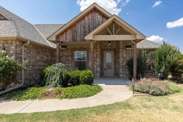 1215 Hummingbird Dr, Cache, OK 73527
