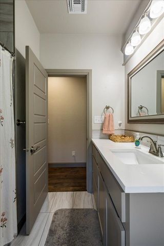 1215 Hummingbird Dr, Cache, OK 73527