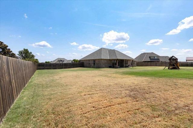 1215 Hummingbird Dr, Cache, OK 73527