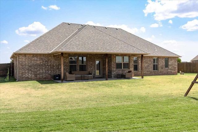 1215 Hummingbird Dr, Cache, OK 73527