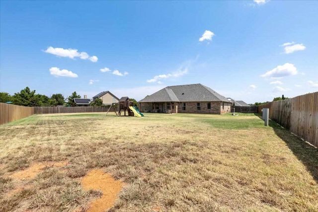1215 Hummingbird Dr, Cache, OK 73527