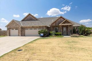 1215 Hummingbird Dr, Cache, OK 73527