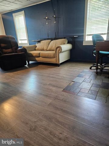 1261 N TUCKAHOE RD, Williamstown, NJ 08094