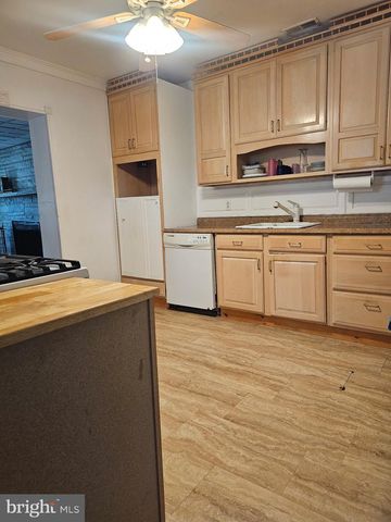 1261 N TUCKAHOE RD, Williamstown, NJ 08094