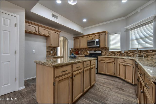 1909 POLLY HARRIS Drive, El Paso, TX 79936