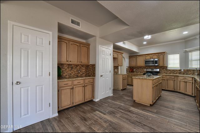 1909 POLLY HARRIS Drive, El Paso, TX 79936