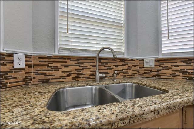 1909 POLLY HARRIS Drive, El Paso, TX 79936