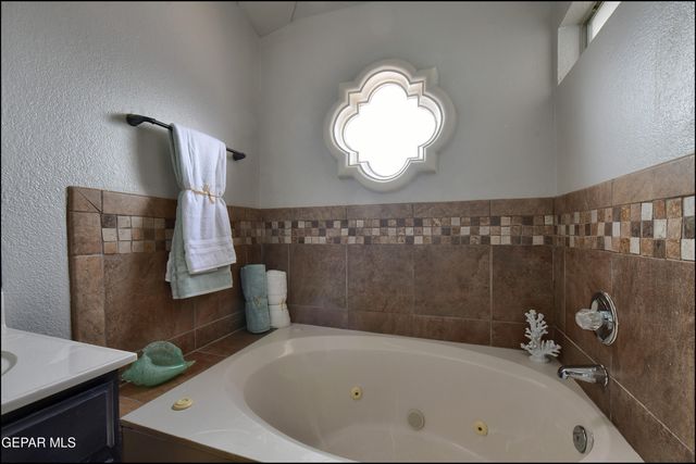 1909 POLLY HARRIS Drive, El Paso, TX 79936