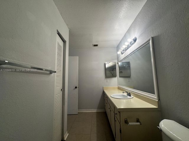 3360 N Pinewalk Drive N 1324, Margate, FL 33063