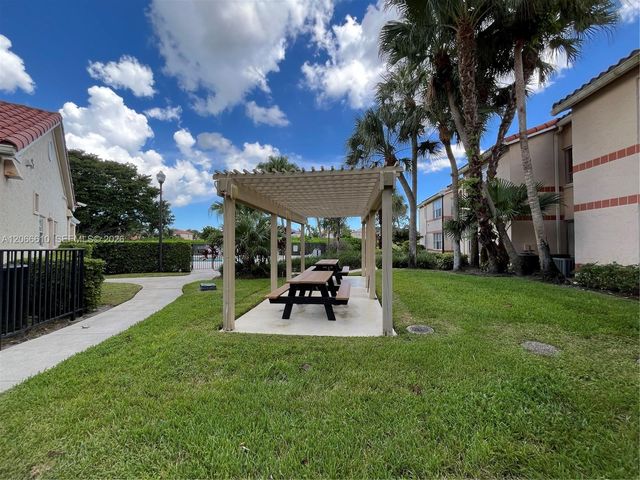 3360 N Pinewalk Drive N 1324, Margate, FL 33063