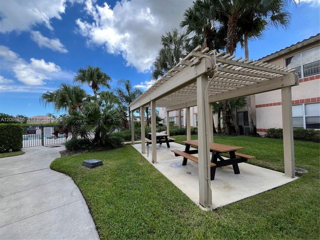 3360 N Pinewalk Drive N 1324, Margate, FL 33063