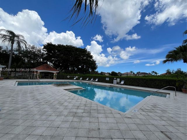 3360 N Pinewalk Drive N 1324, Margate, FL 33063