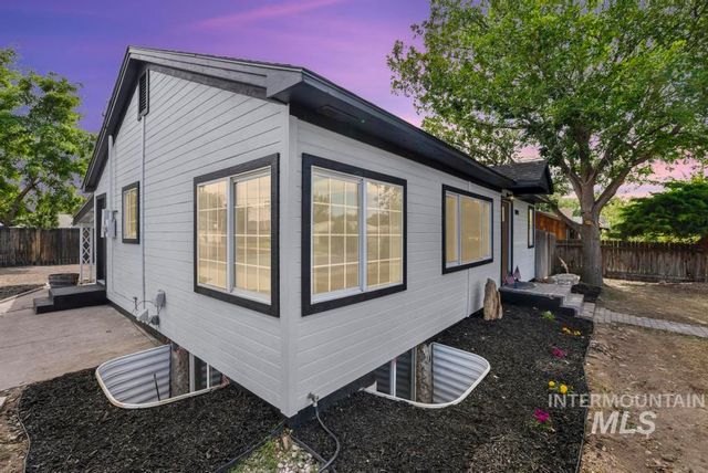 1898 Sigrid Ave, Twin Falls, ID 83301