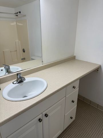 96 Old Colony Ave 355, Taunton, MA 02718