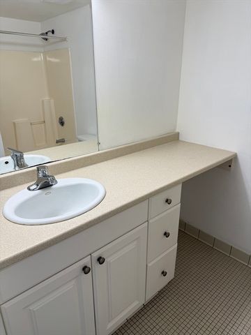 96 Old Colony Ave 355, Taunton, MA 02718