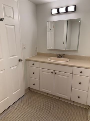 96 Old Colony Ave 355, Taunton, MA 02718