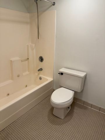 96 Old Colony Ave 355, Taunton, MA 02718