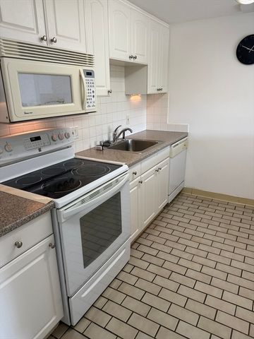96 Old Colony Ave 355, Taunton, MA 02718