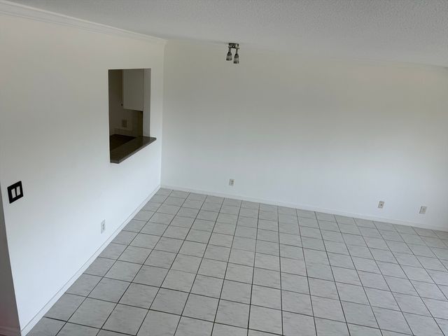 96 Old Colony Ave 355, Taunton, MA 02718