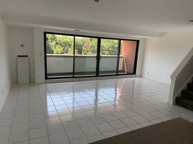 96 Old Colony Ave 355, Taunton, MA 02718