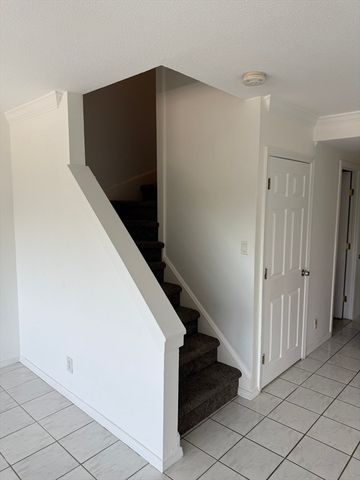 96 Old Colony Ave 355, Taunton, MA 02718