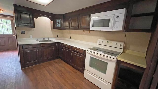 33 Forrest Lane, Newfane, VT 05345