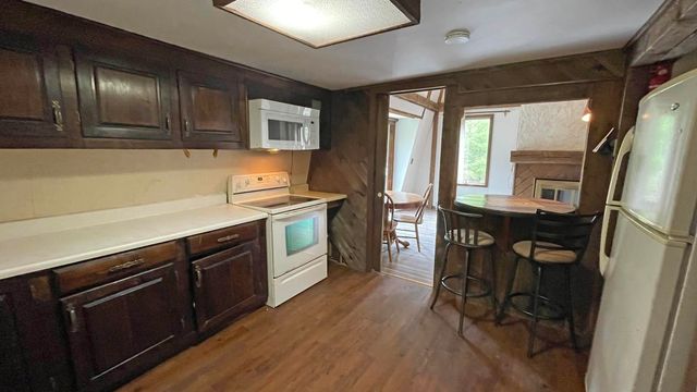33 Forrest Lane, Newfane, VT 05345