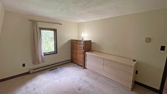 33 Forrest Lane, Newfane, VT 05345