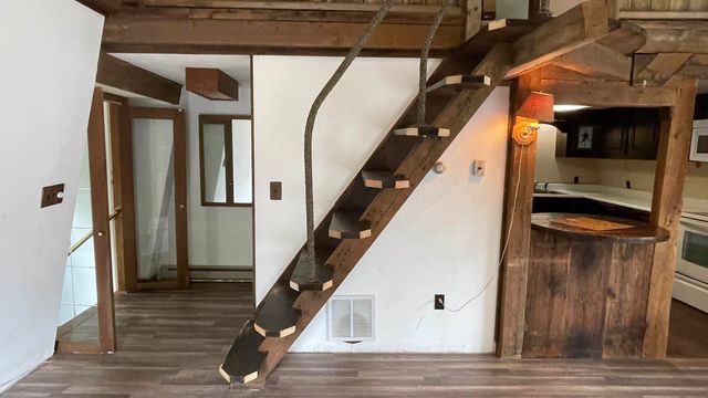 33 Forrest Lane, Newfane, VT 05345