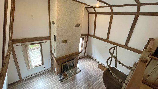 33 Forrest Lane, Newfane, VT 05345