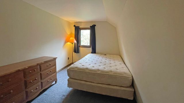 33 Forrest Lane, Newfane, VT 05345