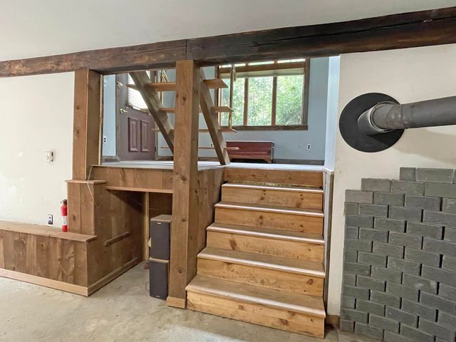 33 Forrest Lane, Newfane, VT 05345