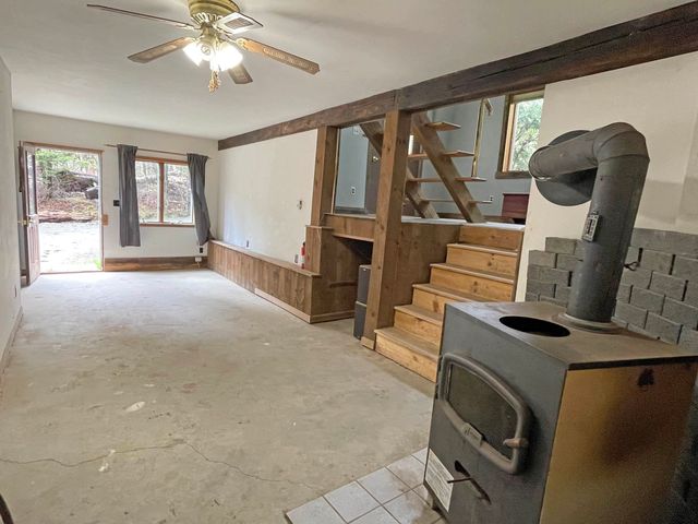 33 Forrest Lane, Newfane, VT 05345
