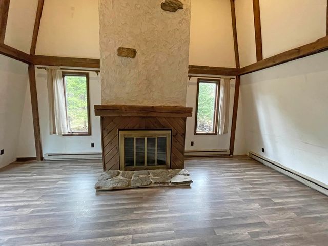 33 Forrest Lane, Newfane, VT 05345