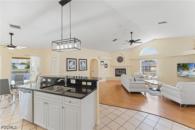 102 SW 9th ST, Cape Coral, FL 33991