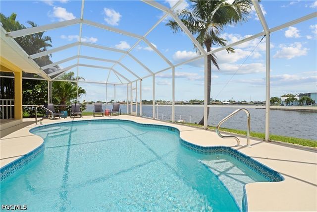 102 SW 9th ST, Cape Coral, FL 33991