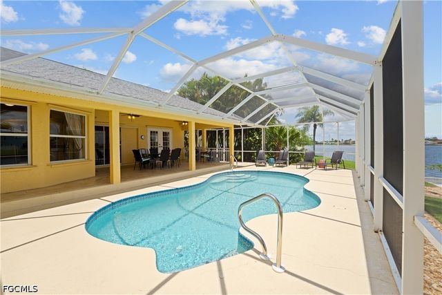 102 SW 9th ST, Cape Coral, FL 33991