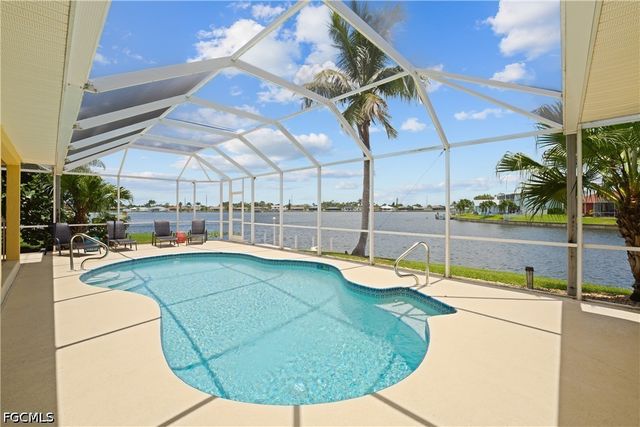 102 SW 9th ST, Cape Coral, FL 33991
