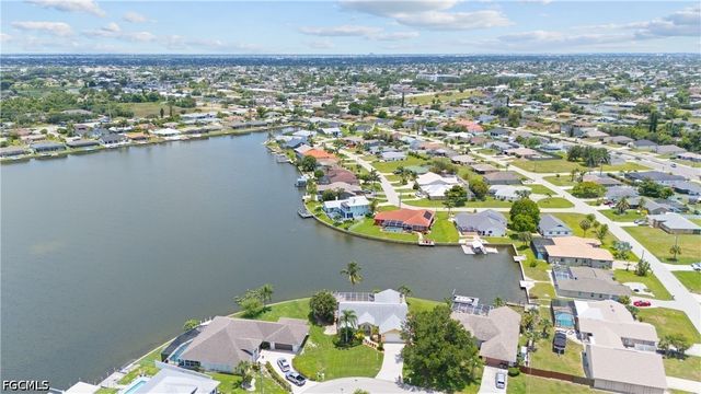 102 SW 9th ST, Cape Coral, FL 33991