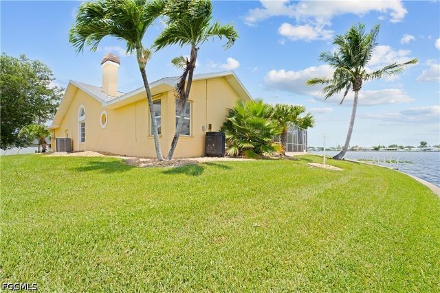 102 SW 9th ST, Cape Coral, FL 33991