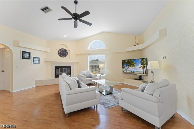102 SW 9th ST, Cape Coral, FL 33991