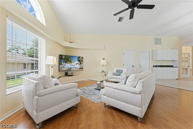 102 SW 9th ST, Cape Coral, FL 33991