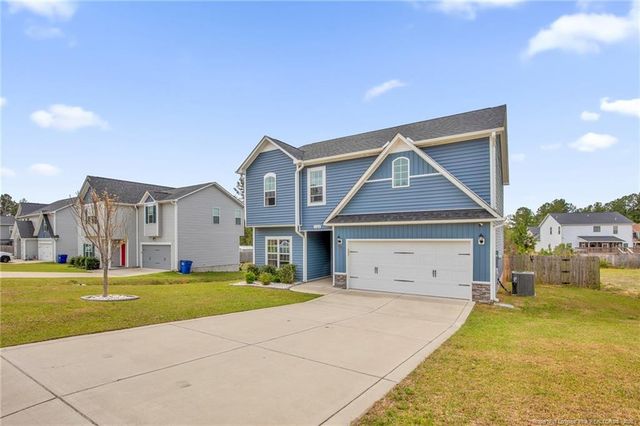 164 Ledgebrook Lane, Raeford, NC 28376