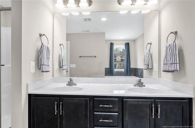 164 Ledgebrook Lane, Raeford, NC 28376