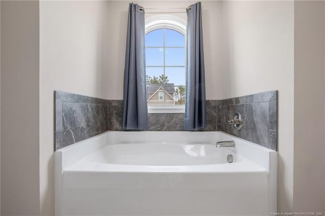 164 Ledgebrook Lane, Raeford, NC 28376