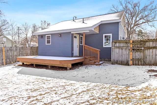 516 W Montcalm Street, Greenville, MI 48838