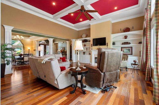 110 Loch Lomond Drive, Georgetown, KY 40324