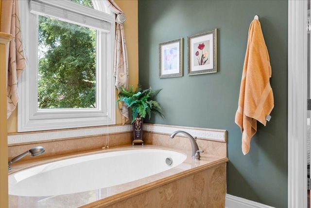 110 Loch Lomond Drive, Georgetown, KY 40324