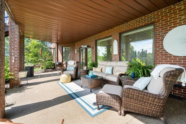 110 Loch Lomond Drive, Georgetown, KY 40324